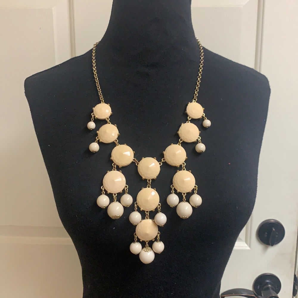 Cream and gold necklace - Picture 1 of 10